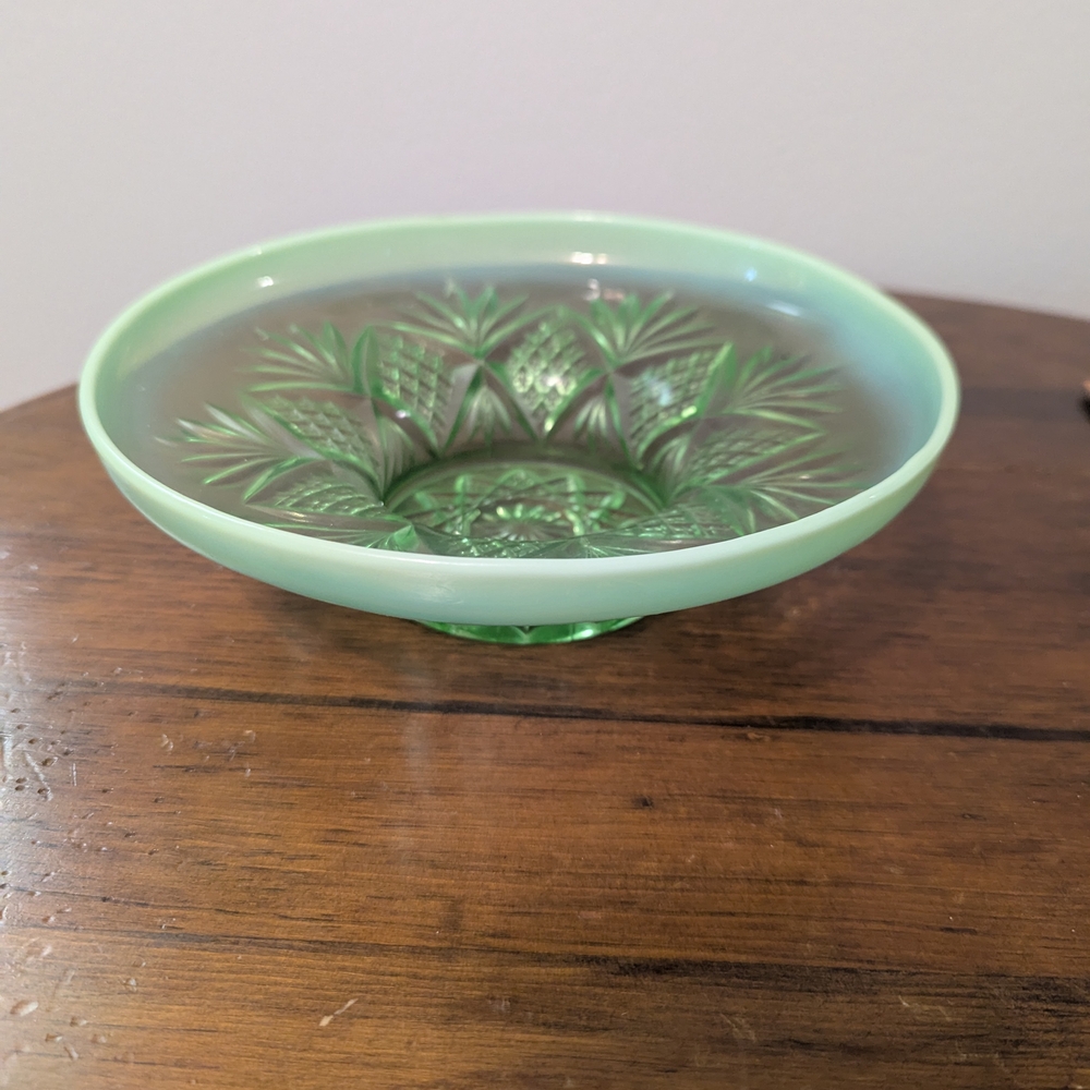Green Opalescent Reflecting Diamonds Bowl